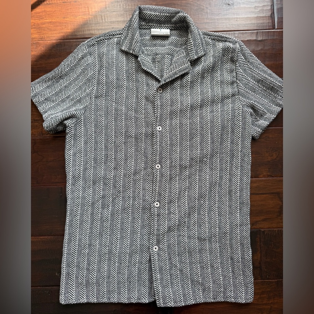 Larsson & Co Men's Black & White Zig-Zag Herringbone Textured Knit Resort Shirt